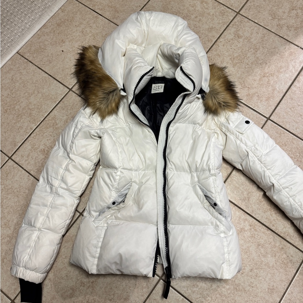 S13 women’s white down jacket  with Fur Trim